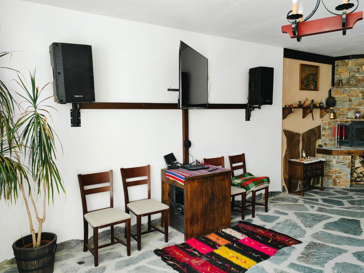 Rimovata Kashta Guest House 레슈텐 외부 사진