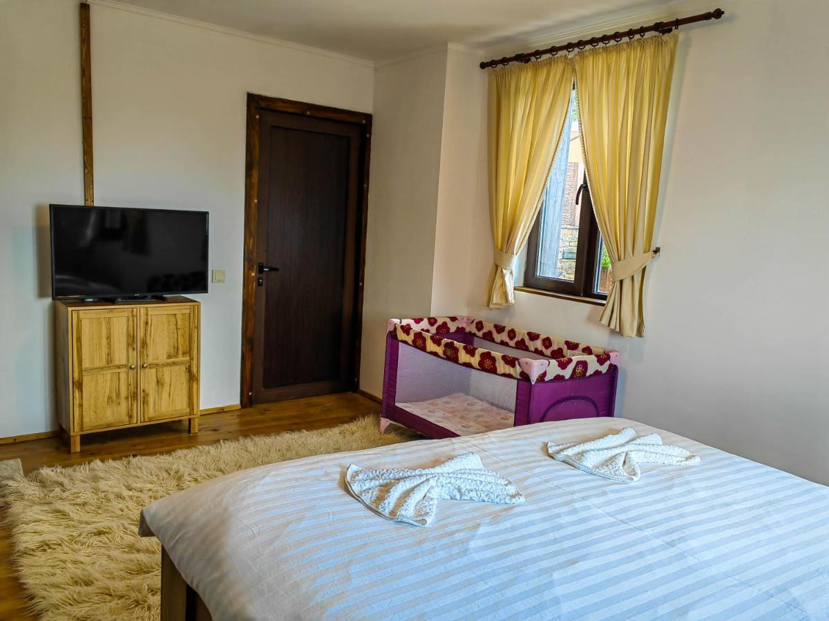 Rimovata Kashta Guest House 레슈텐 외부 사진