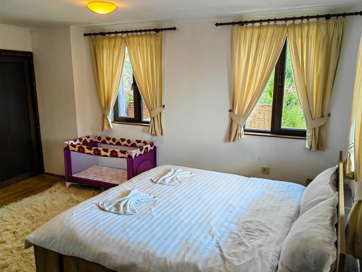 Rimovata Kashta Guest House 레슈텐 외부 사진